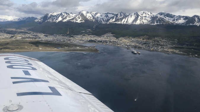¡Sobrevuela Ushuaia y descubre la tierra del fin del mundo desde otra perspectiva con argentina4u!