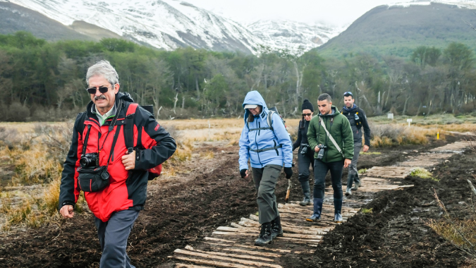 Explore as maravilhas de Ushuaia com esta caminhada pela Lagoa Esmeralda, adequada para os mais aventureiros! Explore as maravilhas de Ushuaia com esta caminhada pela Lagoa Esmeralda, adequada para os mais aventureiros!
