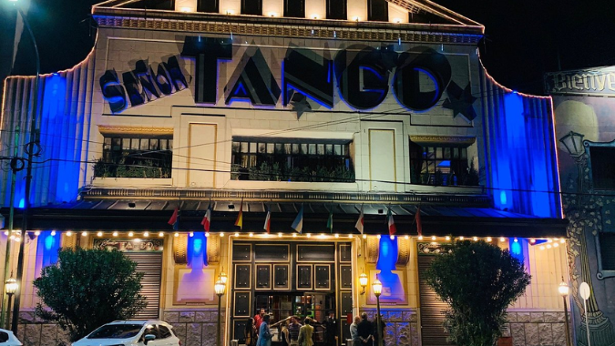 Get ready to meet one of the best Tango houses in Buenos Aires, Señor Tango is waiting for you with his best show!