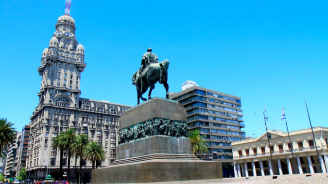 ¡Pasa un día en Montevideo desde Buenos Aires con este tour de un día, ideal para conocer la capital Uruguaya!