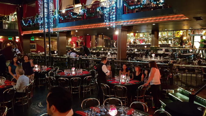Live the complete experience, add to your show a high level dinner and enjoy Argentinean delicacies.