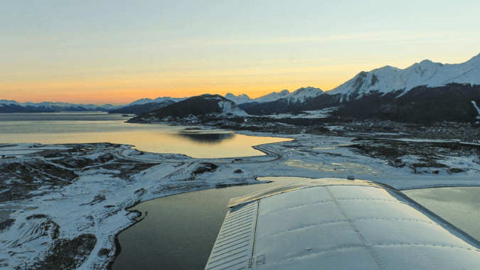 ¡Sobrevuela Ushuaia con este tour de 30 minutos o 1 hora, disfruta de la tierra del fin del mundo, la ciudad y sus alrededores!