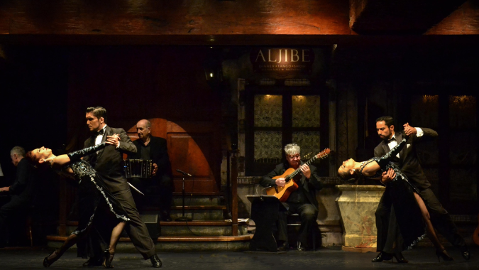 D&icirc;ner, spectacle de tango, musique live et bien plus encore &agrave; l'Aljibe Tango Show pour le r&eacute;veillon du Nouvel An &agrave; Buenos Aires !