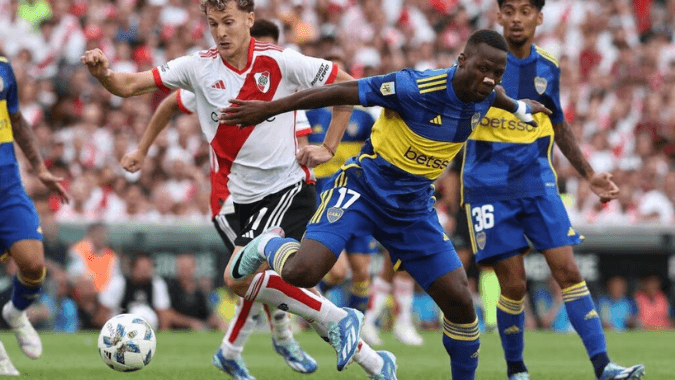 El Superclásico – 19 de abril de 2026. River Plate vs Boca Juniors en el Monumental. 85.000 localidades. El partido más visto de Argentina y una experiencia imperdible para cualquier aficionado al fútbol. Las entradas se agotan rápido. Visitá el Estadio Monumental y viví la pasión de River Plate desde adentro.