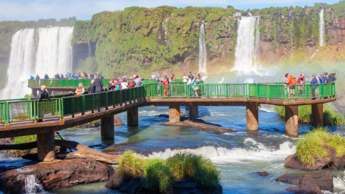 Passez une journée inoubliable aux chutes d'Iguazu et découvrez l'une des beautés naturelles du côté brésilien !