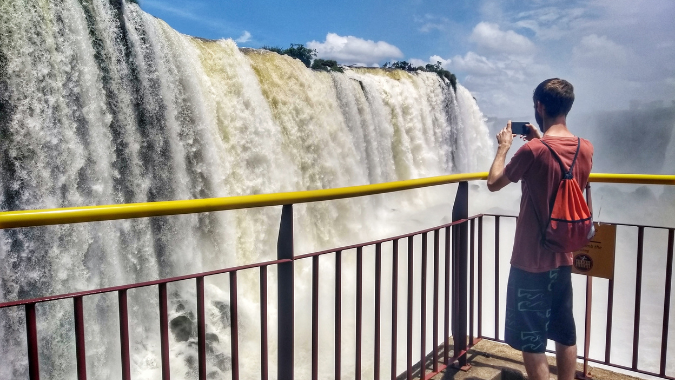 Découvrez les chutes d'Iguazu du côté brésilien et laissez-vous surprendre par ses vues incroyables et ses paysages naturels !