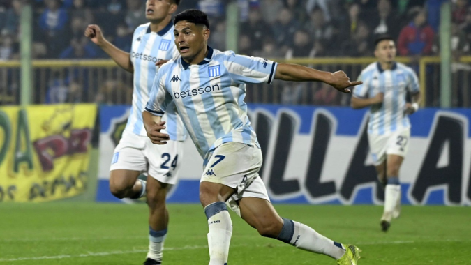 El Cilindro, Avellaneda. Sede del Clásico de Avellaneda —una de las rivalidades más intensas del fútbol argentino. El 5 de abril, Independiente recibe a Racing Club en un interzonal que nunca decepciona Sentí la energía de la hinchada de Racing en Avellaneda. ¡Viví el fútbol como un local!